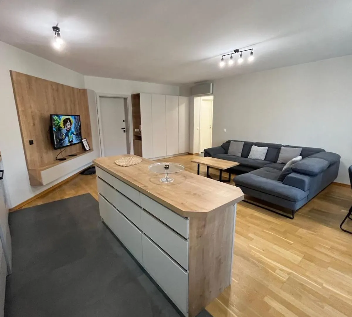 Freesia Apartment With Underground Parking Sofía