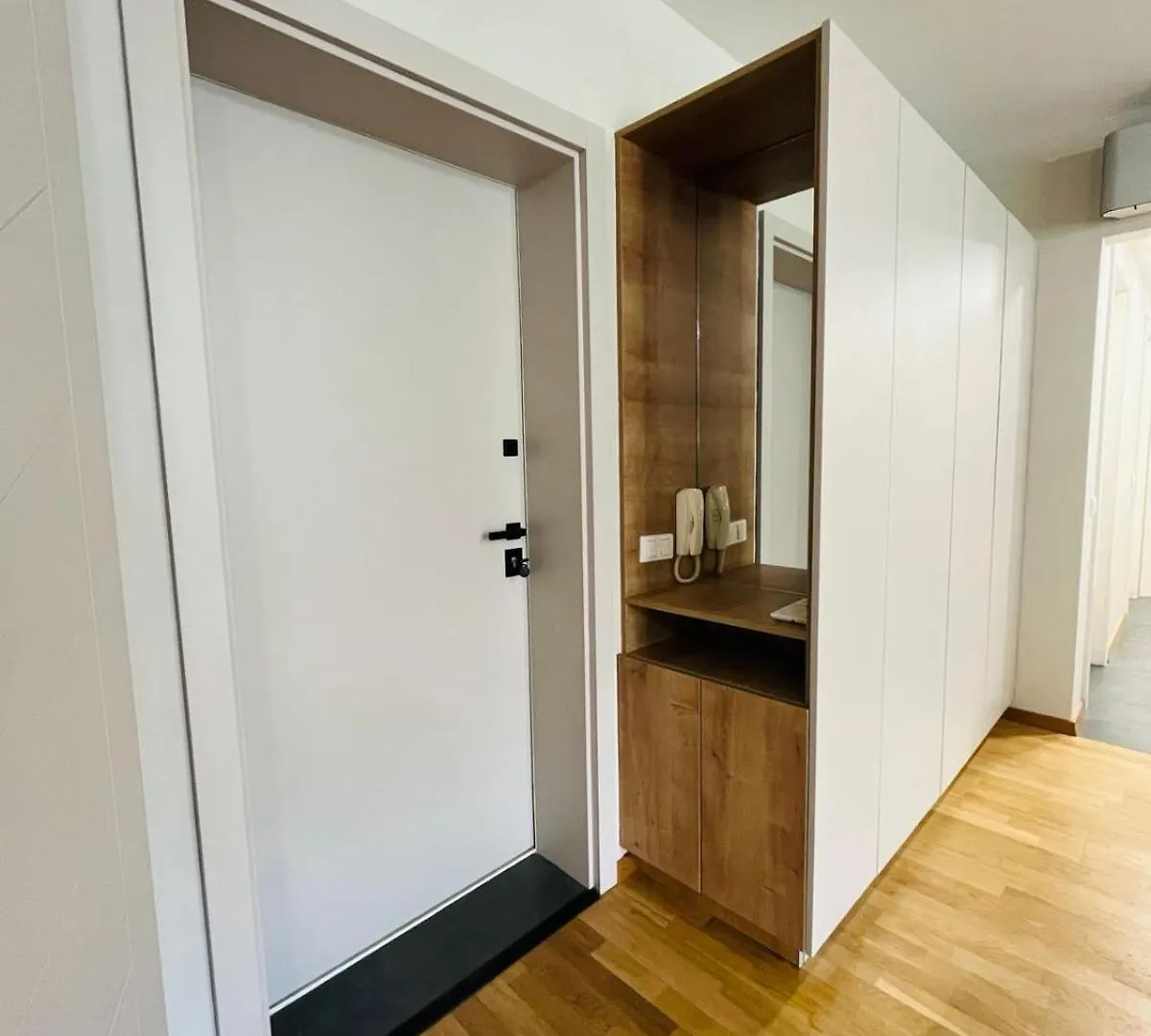 Freesia Apartment With Underground Parking Sofía